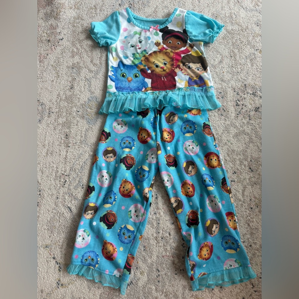 Daniel Tiger toddler girl pajama set size 2T